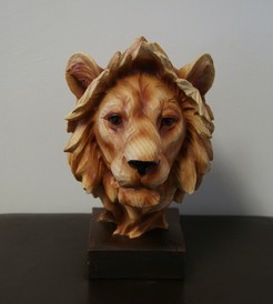 Lion Head Ornament Figurine by Naturcraft - Wood Effect 69262
