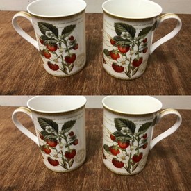Set of 4 Classic Strawberry Pattern Mug Gift Set by Leonardo Collection