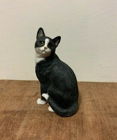 Black & White Cat Sitting Statue by Leonardo Collection