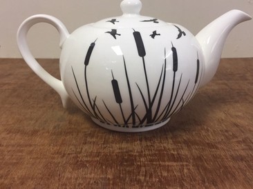 Black Flower Cream Porcelain Teapot