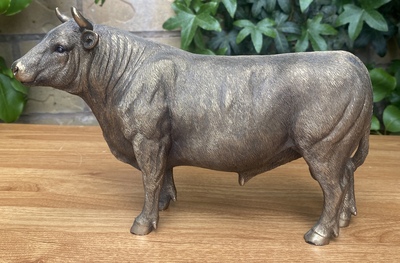 Bull ornament figurine sculpture bronze effect