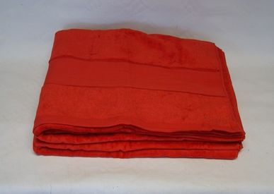 2 Red Bath Towels 100% Cotton 70cm x 140cm