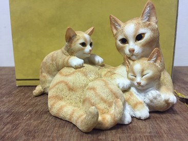 Ginger Cat Family Statue by Leonardo Collection