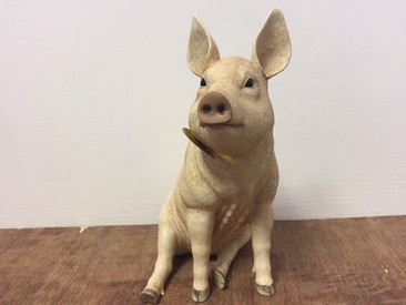 Sitting Pig Statue by Leonardo Collection