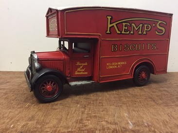 Red Biscuit Van Tin Model BNIB by The Leonardo Collection