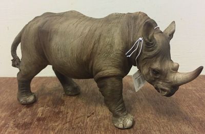 Naturecraft Rhino Ornament Figurine BNIB - Resin Rhinoceros Statue Present Gift