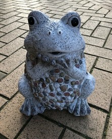 Polystone Frog Garden Ornament by Country Living 58321